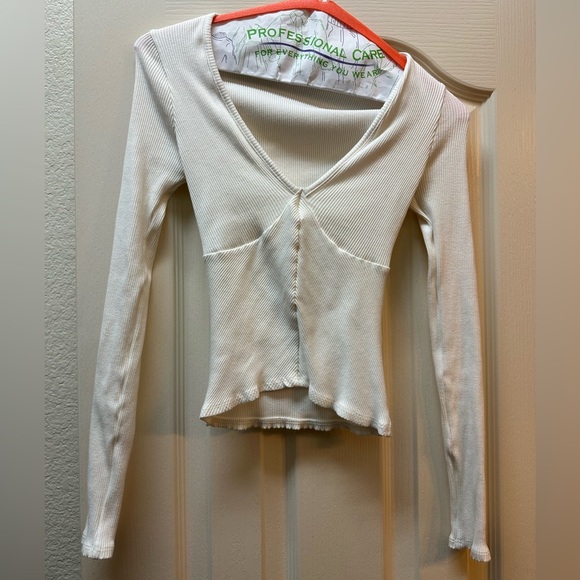 Size small Ivory long sleeve top - Picture 2 of 3